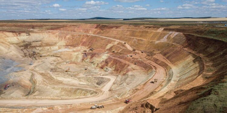 Казахстанца арестовали за проникновение на золотодобывающее предприятие -10 суток за один шаг