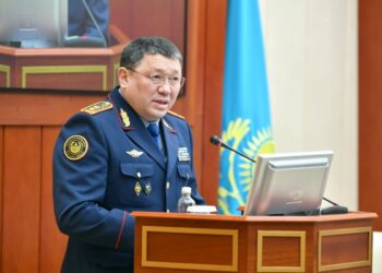 «Заңды қорғаудың орнына сатқын болды»: Саденов полициядағы жанжал туралы