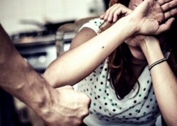 Актауда әйелге күш көрсеткен ер адам видеоға түсіп қалды