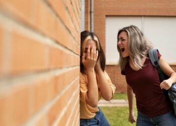 Трагедия в Алматы: школьница покончила с собой после скандала в школе