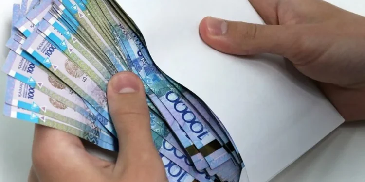 Минтруд возьмётся за “серые” зарплаты в Казахстане