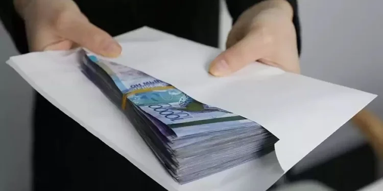 Еңбек министрлігі жалақыны «конвертпен» төлеуге қарсы жаңа шаралар ұсынды