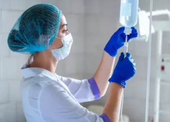 Қазақстанда медбикелер мен акушерлерге 1,7 млн теңгеге дейін бонус төленеді