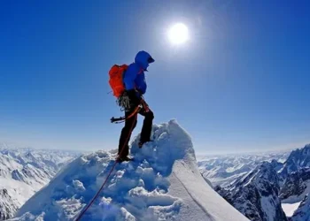 Қазақстан тауларында үш күн бойы қалған ресейлік альпинист құтқарылды. Оның серігі — Өзбекстан азаматы — қаза тапты