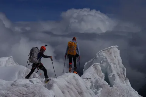 Российский альпинист три дня ждал спасения в горах Казахстана. Его напарник из Узбекистана погиб