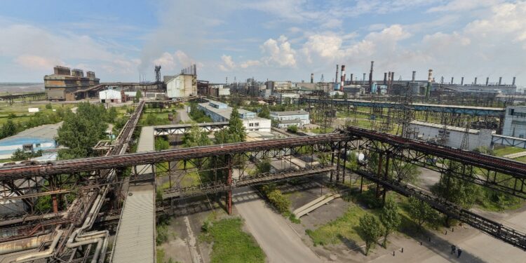 Ақсудағы ферроқорытпа зауытында үш қызметкер күйік алды