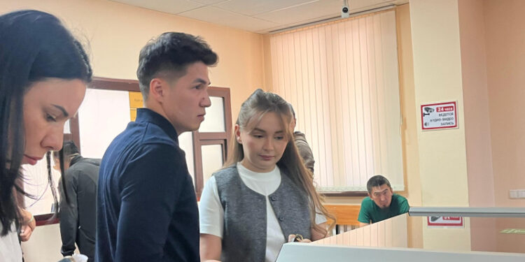 Блогер Ерболат Жанабыловқа автокөлік ұтысына байланысты сот ісі жүріп жатыр