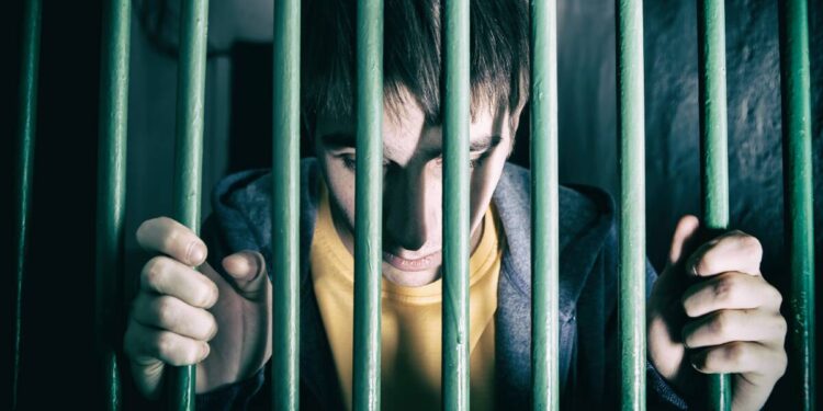 Пожизненный срок студенту за преступления против детей в Семее