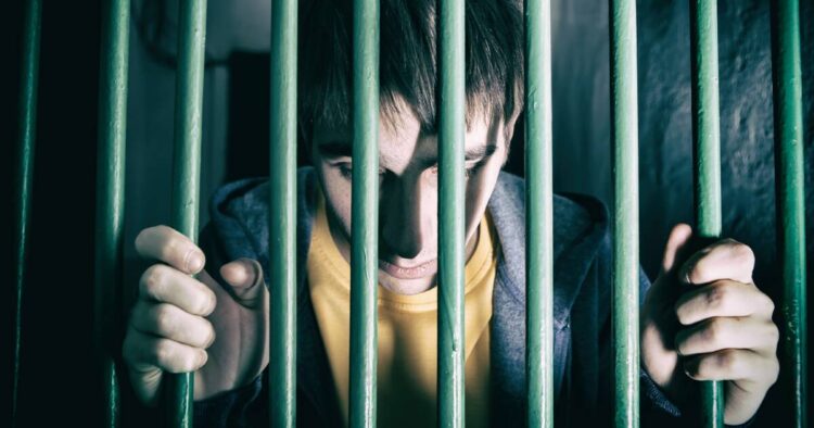 Пожизненный срок студенту за преступления против детей в Семее