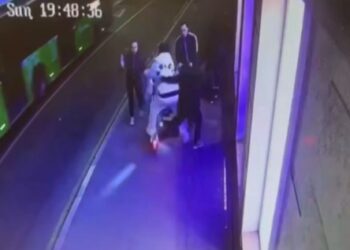 Алматыда самокатшылар бала арбасына соғылды: сәби аман қалды