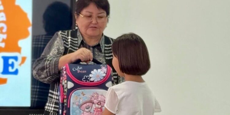 «Дорога в школу»: в Конаеве помощь получили 1778 детей