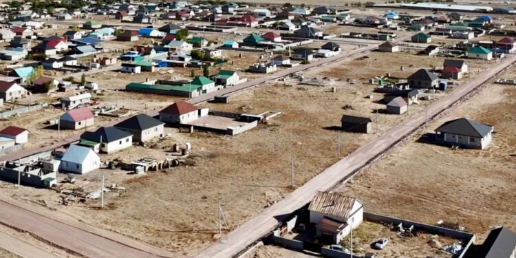 Қонаевта Қарлығаш шағынауданының жолы күрделі жөндеуден өтуде