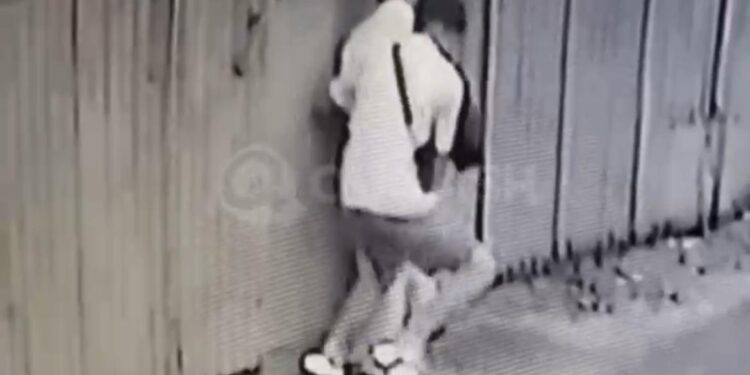 В Алматы девушка подверглась харассменту возле дома: полиция начала проверку