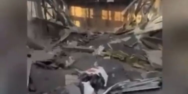 В Кульсары обрушилась крыша строящейся школы: создана комиссия