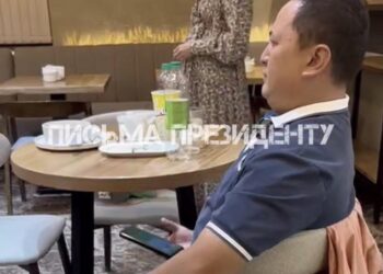 В Туркестанской области чиновника уличили в попытке домогательства