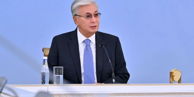 Токаев поручил аграриям завершить уборку полей без задержек