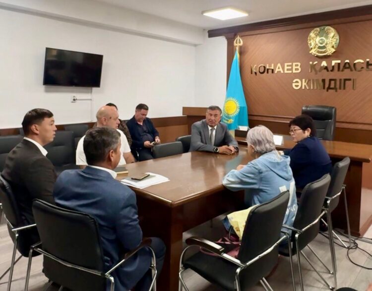 Қонаев қаласының әкімі пәтері өртенген тұрғынды қабылдады