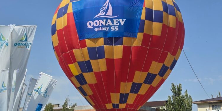 30 метрлік бәліш, ойын-сауық пен спорт: Қонаев қаласының 55 жылдығы тойланды