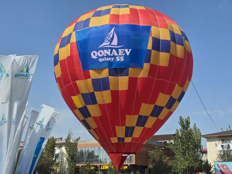 30 метрлік бәліш, ойын-сауық пен спорт: Қонаев қаласының 55 жылдығы тойланды