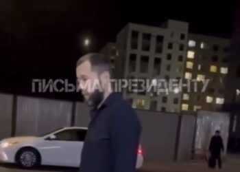 В Атырау мужчина пытался увезти ребёнка, но его остановили очевидцы