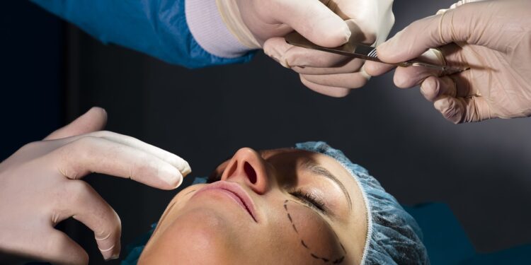 Лицензиясыз ота: Астанада әйел мұрын операциясынан кейін көз жұмды