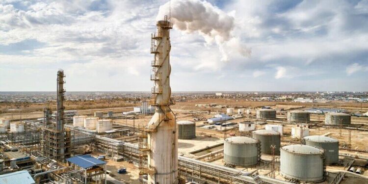 Крупные предприятия Атырау заплатят 2,3 млрд тенге штрафов за вред экологии