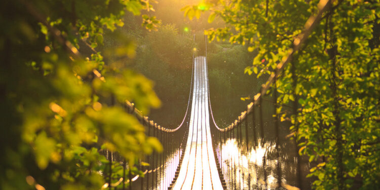 Астанада 18 жастағы студент қыз көпірден секіріп қаза тапты