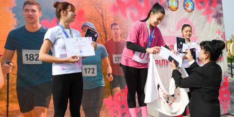 «Қызғылт қазан» марафонына 150-ге жуық әйел қатысты