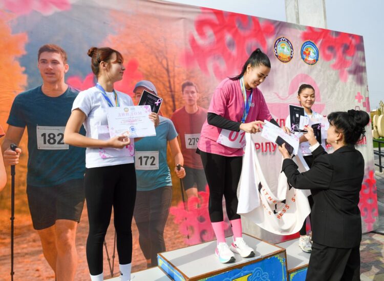 «Қызғылт қазан» марафонына 150-ге жуық әйел қатысты