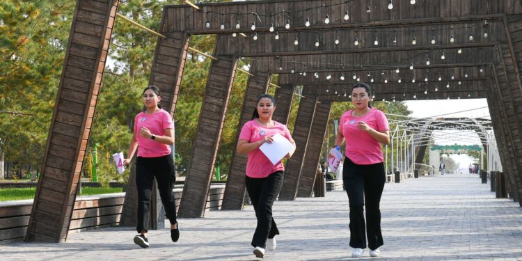 Около 150 женщин приняли участие в марафоне «Розовый октябрь»