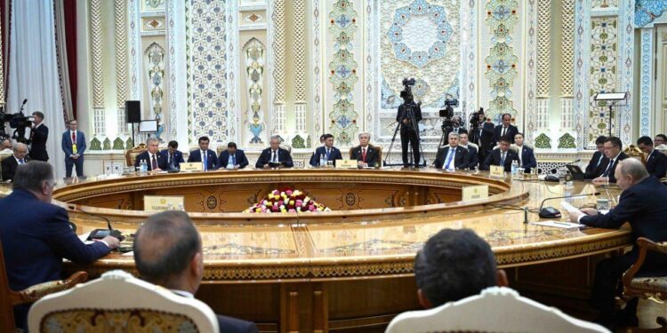 Токаев прибыл с визитом в Душанбе