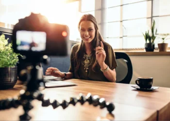 Депутат предложил контролировать казахстанских блогеров с иностранным финансированием