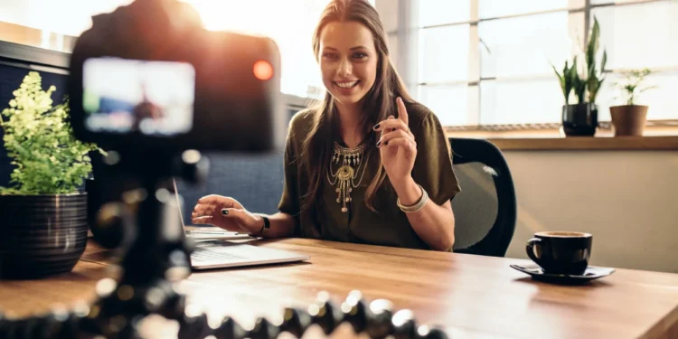 Депутат предложил контролировать казахстанских блогеров с иностранным финансированием