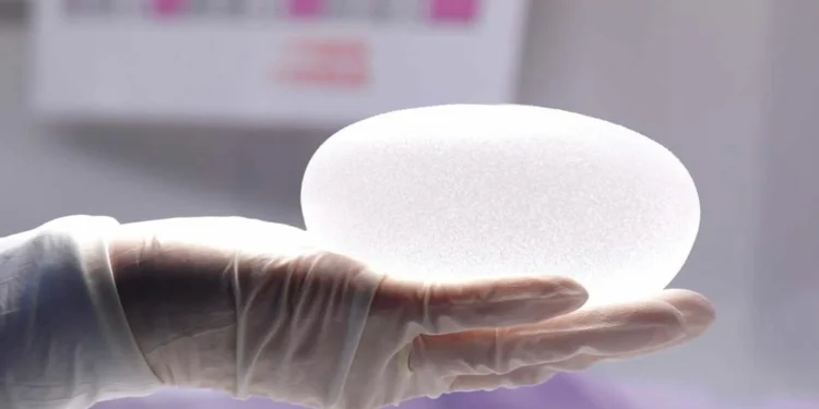 Ким Чен Ын силиконға қарсы соғыс жариялады: КХДР-де пластикалық операция жасағандарға түрме жазасы қарастырылған