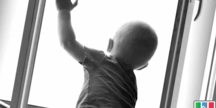 В Павлодаре завершено расследование дела матери, выбросившей детей из окна