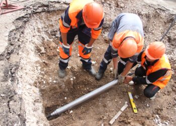 Қарағандыда құбыр ауыстыру кезінде екі жұмысшы қаза тапты