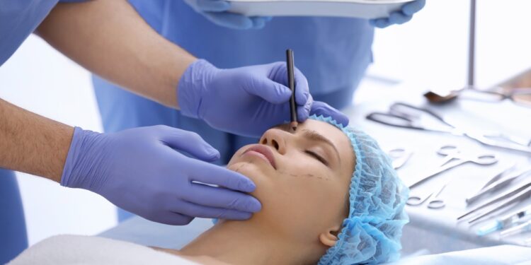 Смерть после пластики: в Астане пациентка умерла после операции без лицензии