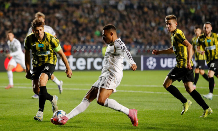 «Қайрат» – «Реал» матчы: ондаған жанкүйер билетпен кіре алмады