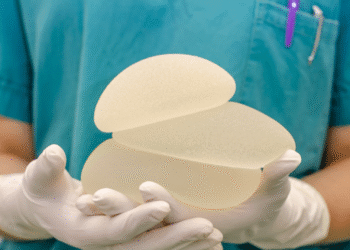 Ким Чен Ын объявил войну силиконовой груди: в КНДР за пластические операции грозит тюрьма