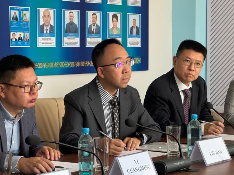 Аким города Конаев встретился с делегацией провинции Сычуань