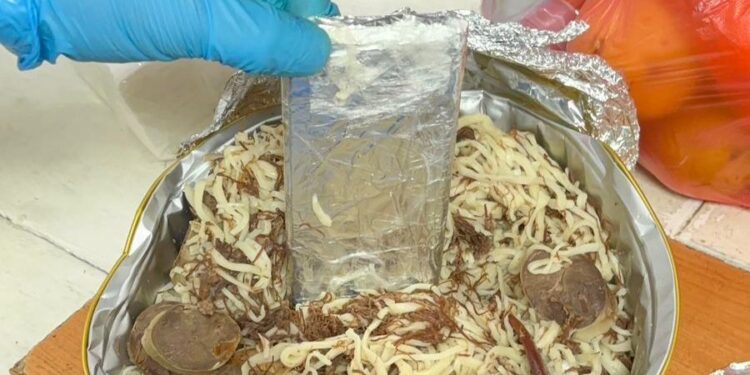 В СИЗО Алматы пытались пронести смартфон в бешбармаке