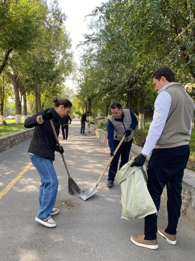 В Конаеве прошёл субботник в рамках акции «Таза Қазақстан» — собрали более 2 тонн мусора