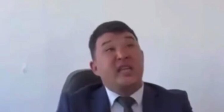 Аким Зайсанского района оскорбил жителей — начато разбирательство