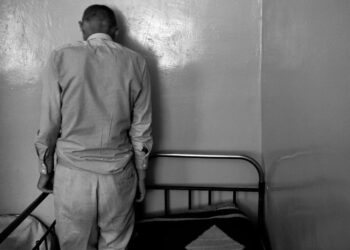 Атырауда психикалық ауру адам көршісін өлтірді — дәрігерлер оның жағдайын елемеген