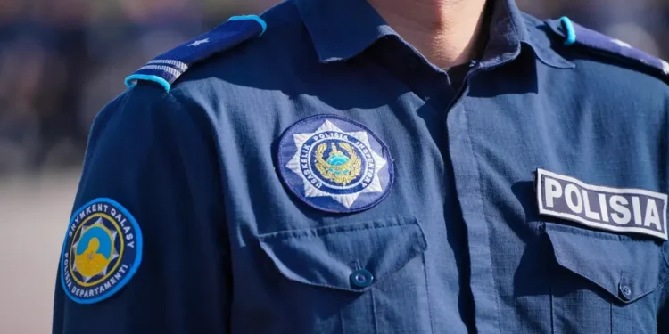 Полицейского, которого нашли рядом с телом девушки в Караганде, уволили