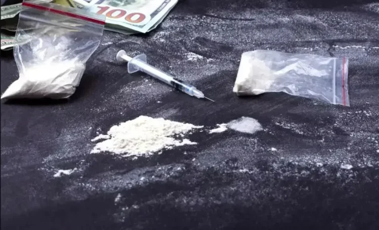 Алматыда шетелдікті есірткі заңсыз әкелуге әрекет жасады деп 15 жылға соттады