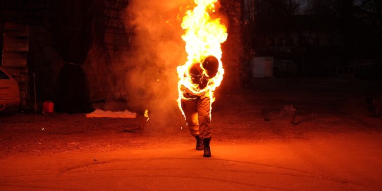 Маңғыстауда ер адам полиция бекетінің алдында өзін өртемек болды