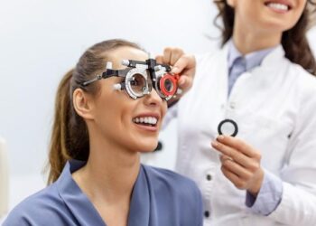 Казахстанцы массово тратят пенсионные на лечение зрения