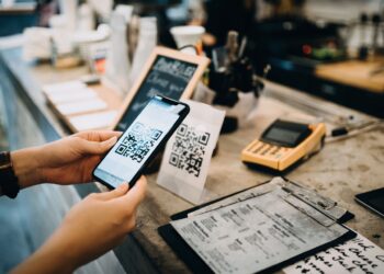 В Казахстане ввели единый межбанковский QR для оплаты покупок