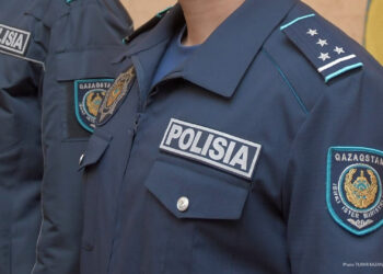 Қарағандыда бойжеткеннің жанынан табылған полицей жұмыстан қуылды